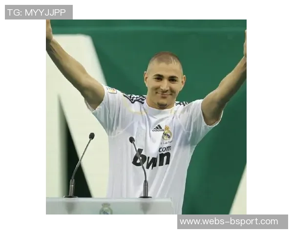 本泽马：从金球奖得主到足球传奇的辉煌旅程与未来展望